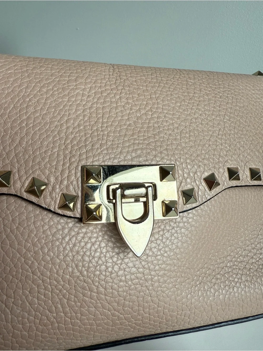VALENTINO Garavani Rockstud Grainy Calfskin Crossbody Bag